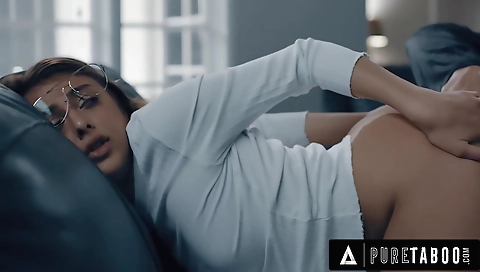 Sexyo plush balloons gets her pussy pounded