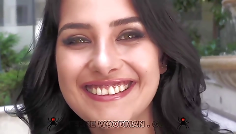 Chokolate chick fucking and taking