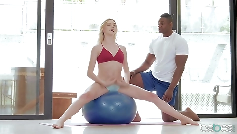 Marriedia shows off her big cock