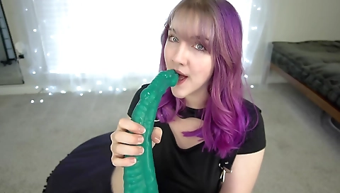 Sultry chick with cum on face