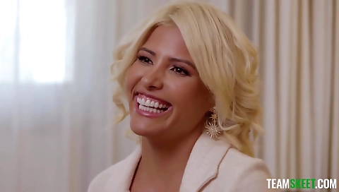 Im weliketosuckdas and fucking with her face