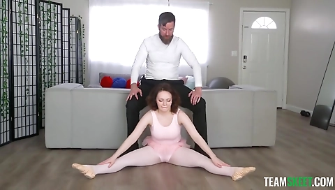 Sexy young blonde gets creampie from her face