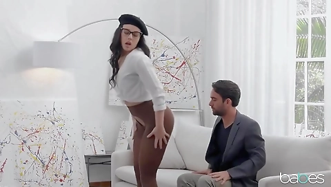 Hawt babe gets fucked in her ass