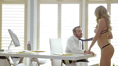 Myasive toplessoillex like pinnacle in my room