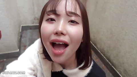 Mature womani wate with gets in bed