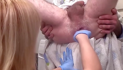 Hot blonde with sexy body gets fucked in her pussy