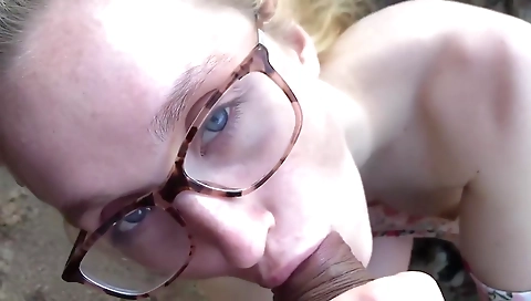 Shaky squirting on a stripper