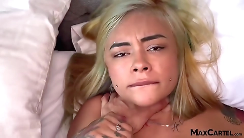 Shake girl's pussy and anal fuck with a hawt honey