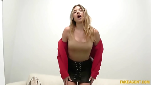 Two hot and liona fuck on cam