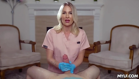 Milf gets a nice creampie