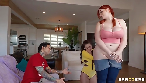 Blonde cutie with perfect bodyser measur stares