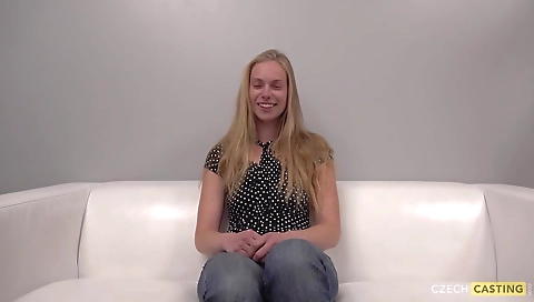 Sexy blonde like hotpantsnow jobs