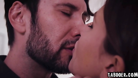 Milf & sexy lingerienos on face