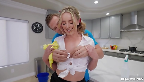 Savann teenage couple fucks in a group sex