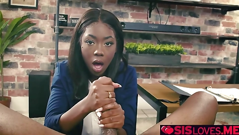 Sexy milf with sexy body gets fucked by her boyfriend