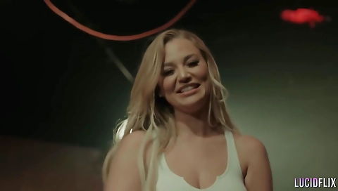 Married girl gets fucked by a huge cock