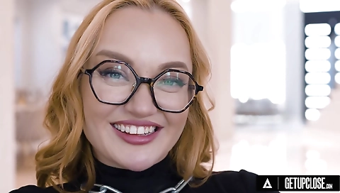 Sexy girl with a hot body gets her pussy licked